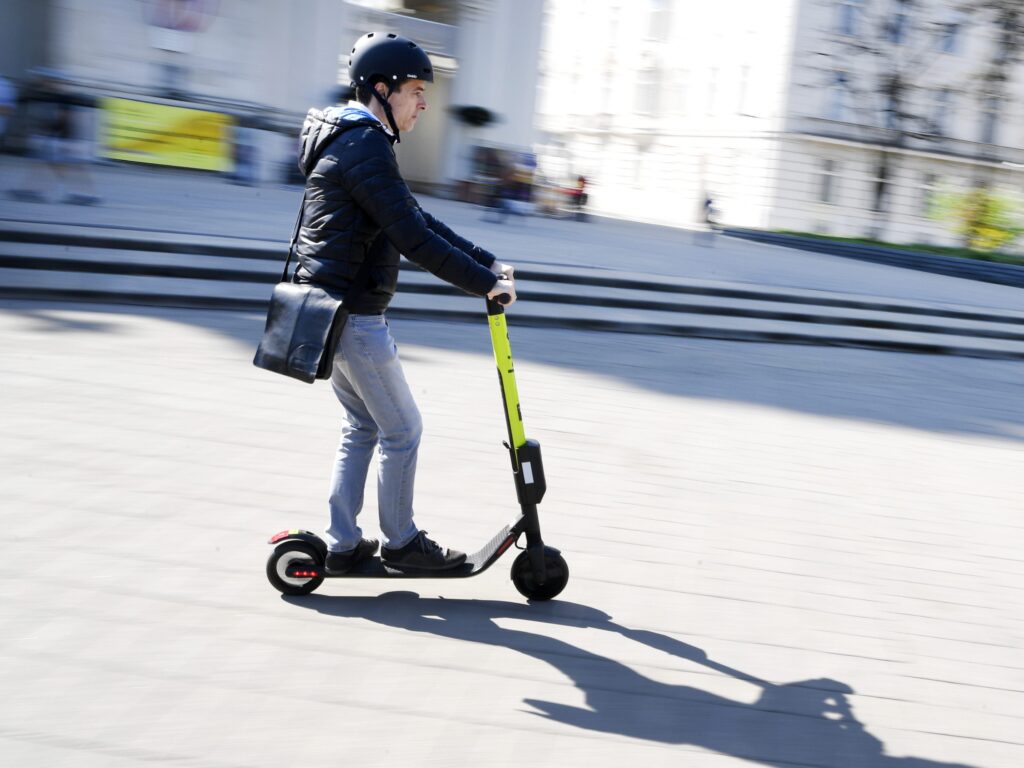 ÖAMTC kritisiert die Helmpflicht für Jugendliche beim E-Bike-Fahren