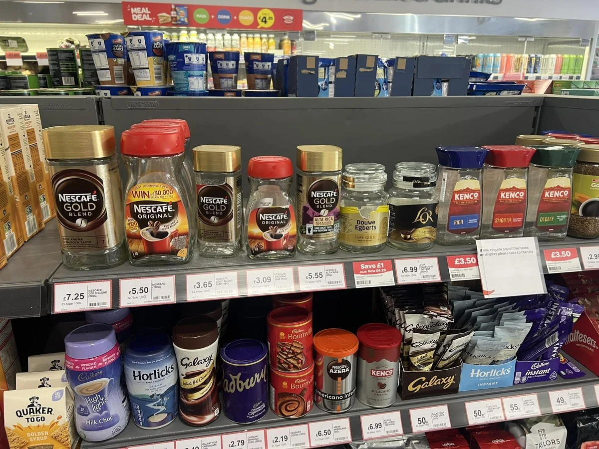 95% aller Kaffeepackungen sind zu leicht: Die 12-Millionen-Euro-Masche im Supermarkt, die Sie sofort beenden können - image 1