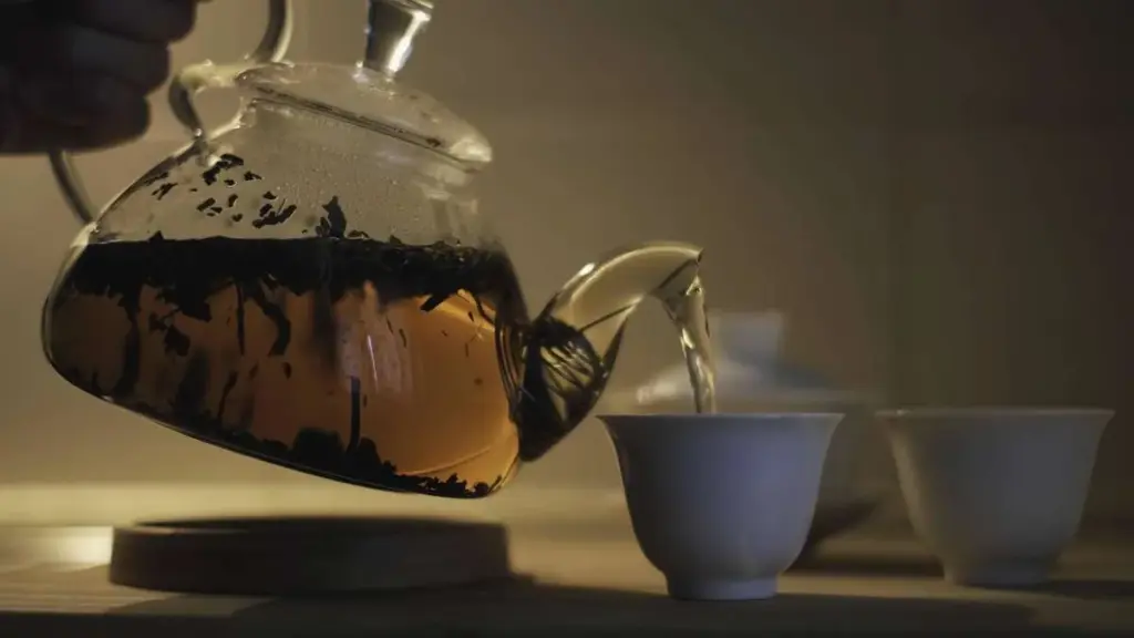 Darum ist schwarzer Tee am Abend der falsche Fehler: Er enthält oft mehr Koffein als ein Espresso