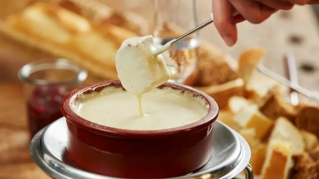 Darum kommt in Österreich "Willi" statt Kirschwasser ins Fondue – Die 3 fatalen Fehler beim Käse