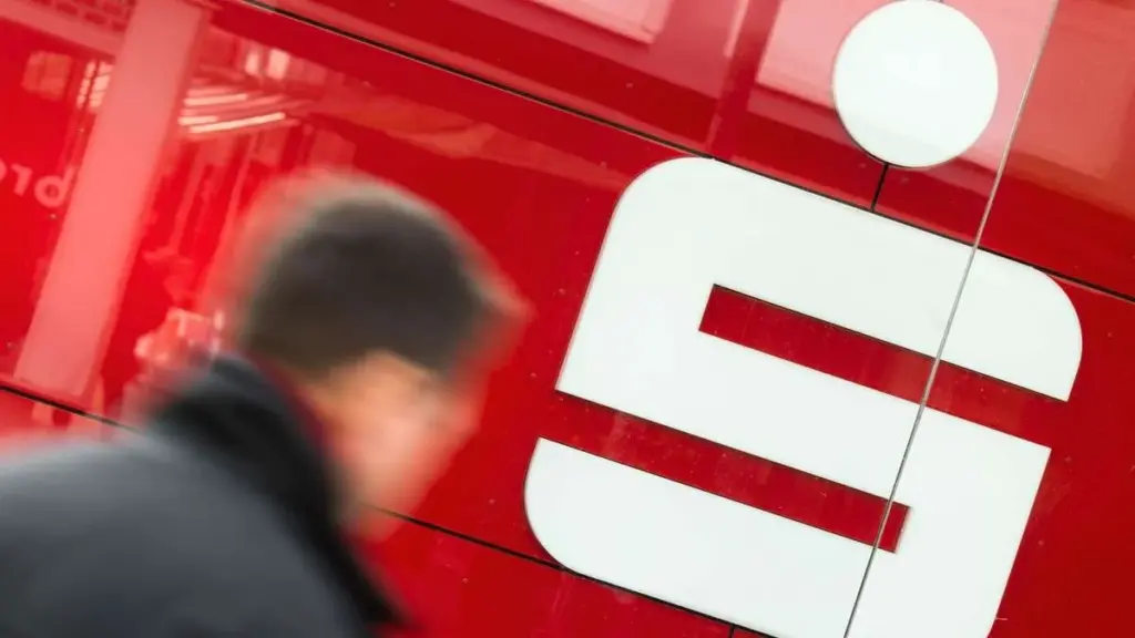 Der Bluetooth-Toggle in der Küche? Warum Experten bei Phishing-Mails sofort nach dem pushTAN fragen.