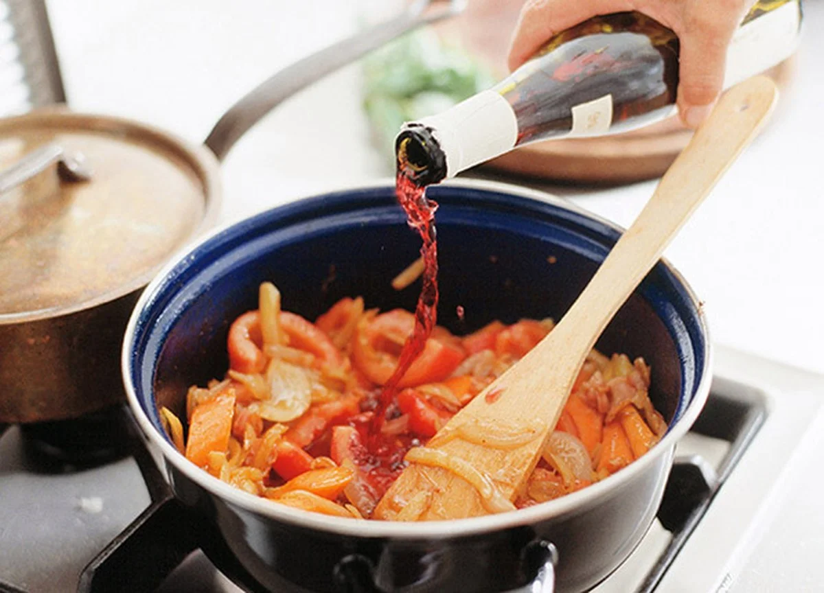 Der Schmorbraten-Mythos: Wie lange muss Wein kochen, bis der Alkohol wirklich weg ist? - image 1