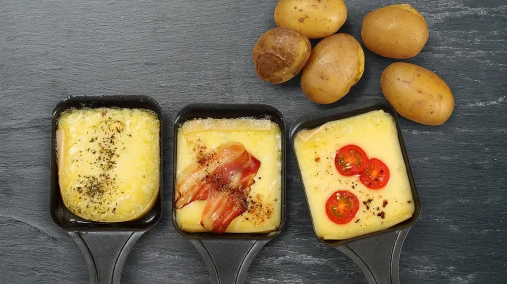 Die 3 einfachsten Toppings, die jedes Raclette-Pfännchen in 5 Minuten auf ein neues Level heben