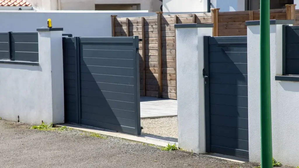 Drei Fehler, die Österreicher beim Kauf eines Gartentors übersehen (und was stattdessen 1200 € spart)