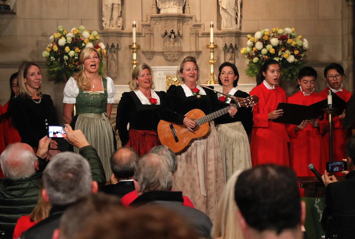 Drei Lieder, die jeder Österreicher falsch singt (und wie Sie