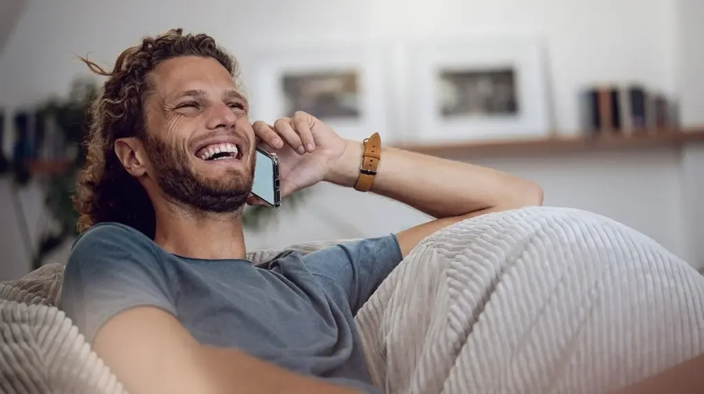 Eine Zahlendreher-Lektion: Hörer wählt Quiz-Hotline und landet bei *sehr* privatem Gespräch