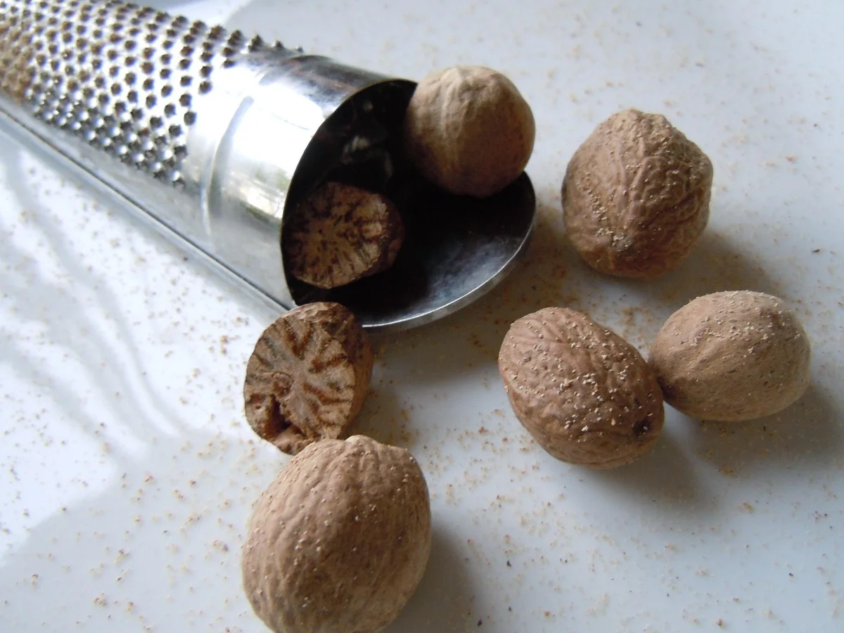 Warum ein Starkoch Pulver wegschmeißt: So reiben Sie Muskatnuss richtig - image 1