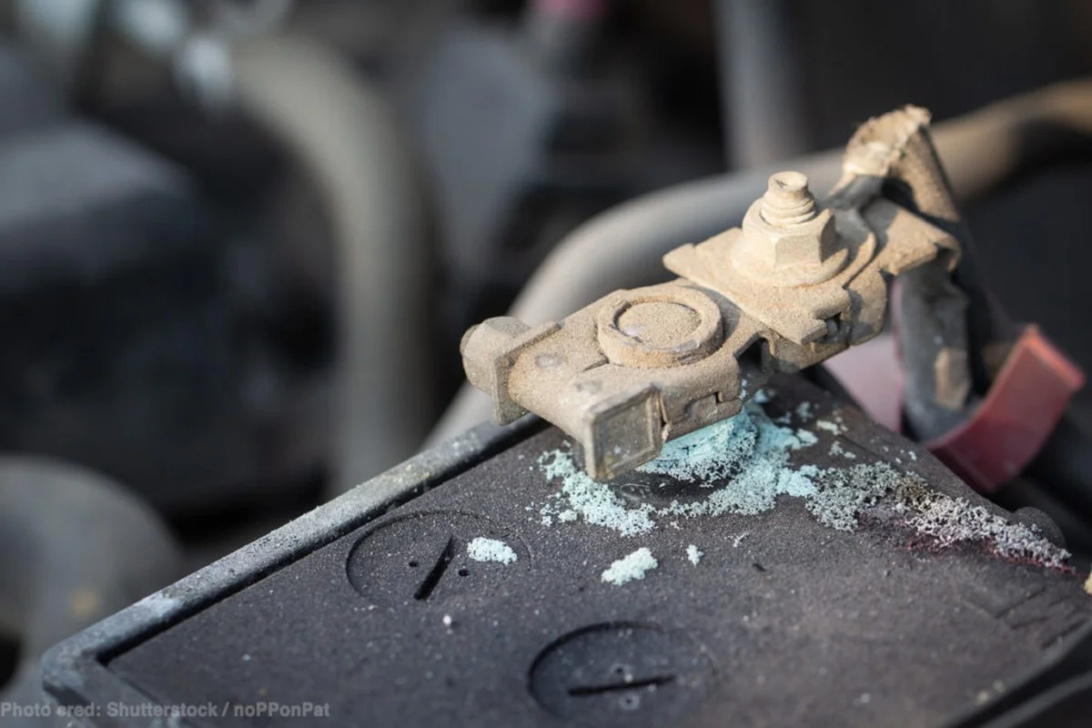 Der große Batterien-Irrtum: Warum Sie ausgelaufene Kristalle NIE mit bloßen Händen berühren dürfen - image 2