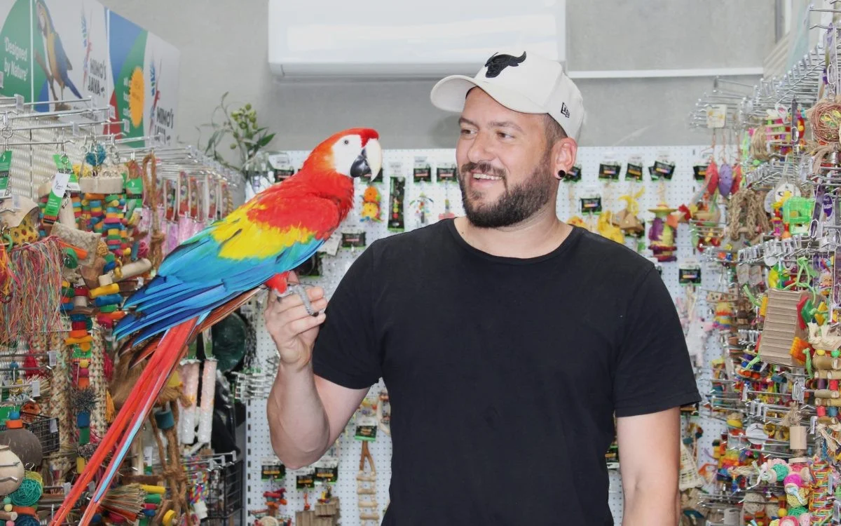 Diese Frau brachte seltene Vögel mit einem Leichtflugzeug nach Afrika - image 2