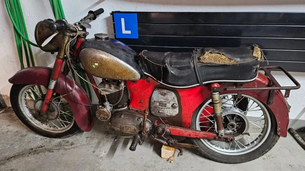 Puch SVS 175 restaurieren: Barbara braucht Ihre Hilfe für seltene Originalfotos aus 1957