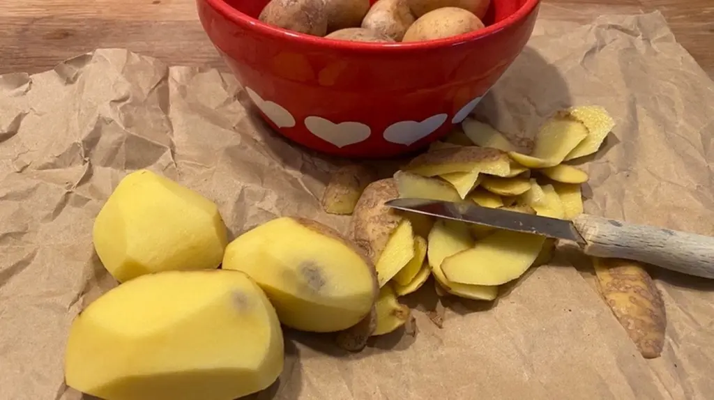 Schwarz verfärbte Kartoffeln: Sind sie noch essbar oder ein Fall für den Biomüll?