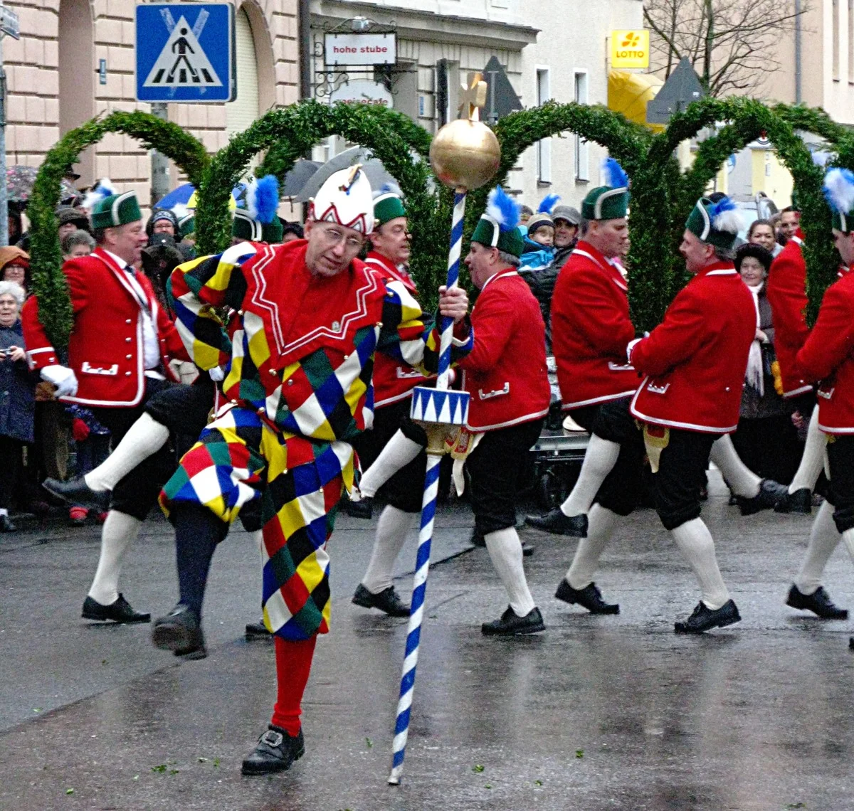 Warum alle sieben Jahre in München (und anderswo) getanzt wird: Der Schäfflertanz 2026 - image 2