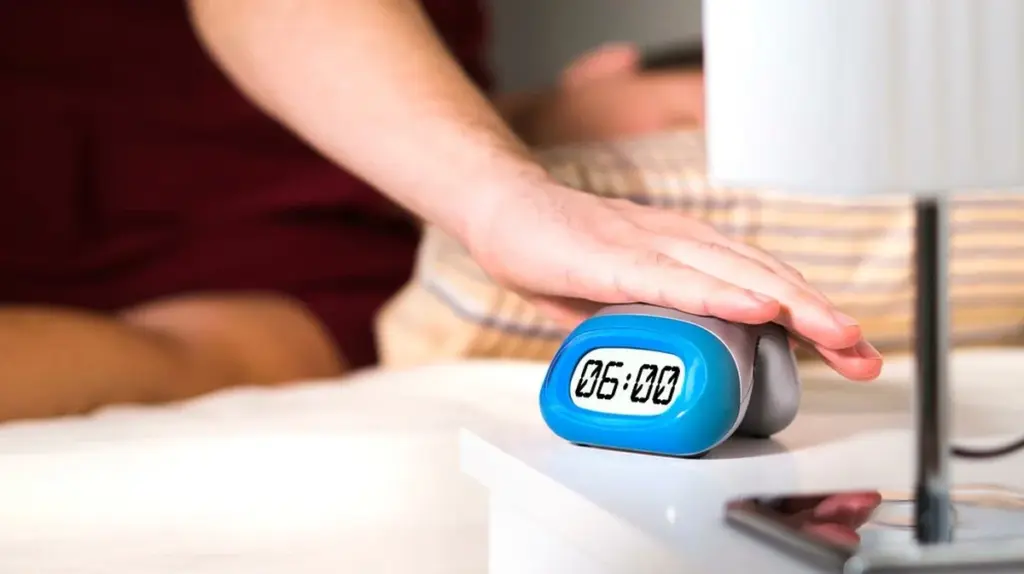 Warum die Schlummertaste Ihr bester Freund am Morgen ist (und Sie das endlich wissen müssen)