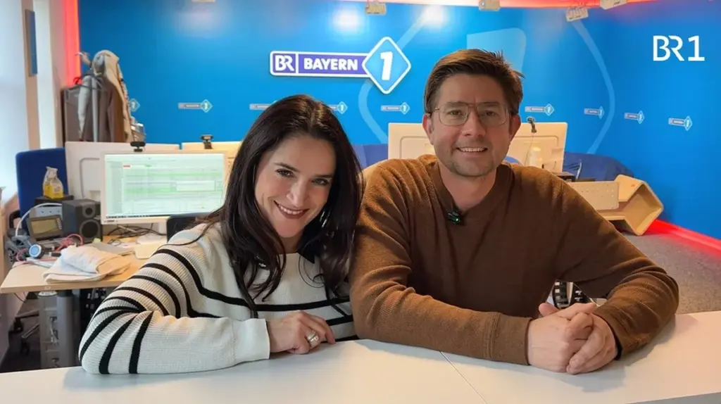 Wer bläst die Kerze durch die Strumpfhose? Eine bayerische Challenge mit Lachgarantie