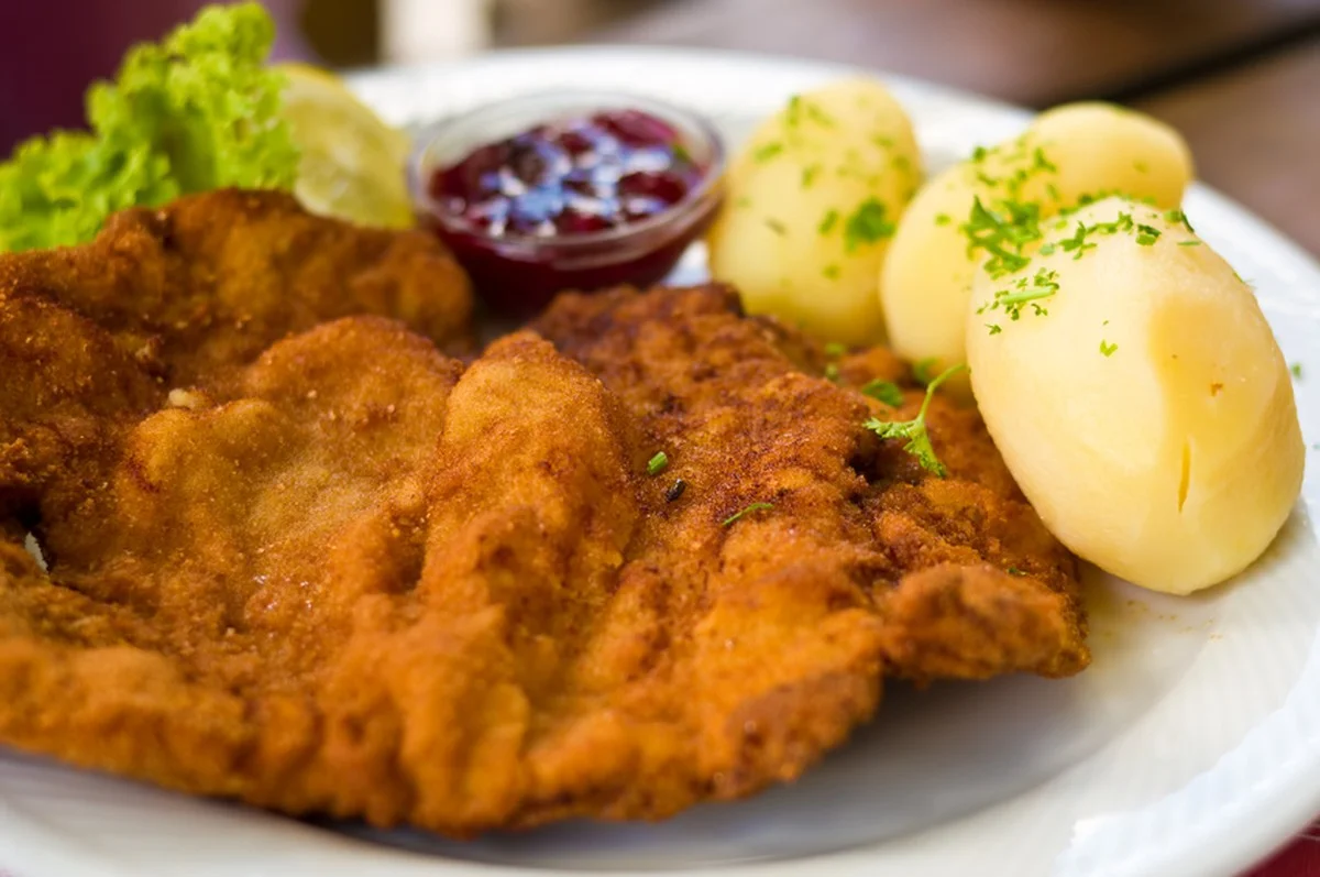 Wiener Schnitzel: So wird der Klassiker unwiderstehlich zart - image 2