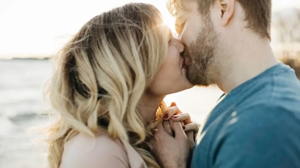 10 Minuten Küssen und dein Körper dankt es dir