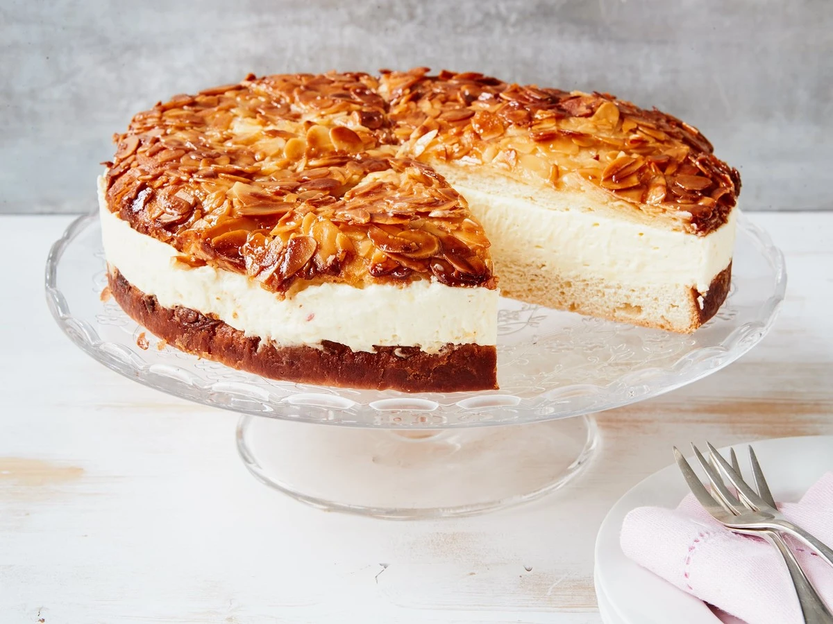 Der Bienenstich-Trick: Genialer Hefekuchen, der süchtig macht - image 1