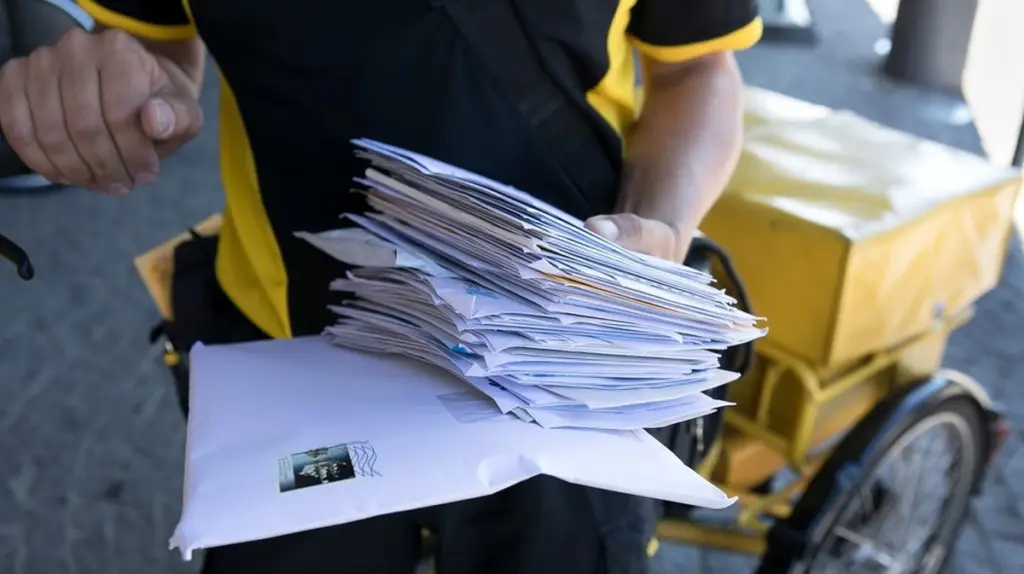 Gelber DHL-Zettel im Briefkasten: Betrugsmasche oder nur Panikmache?