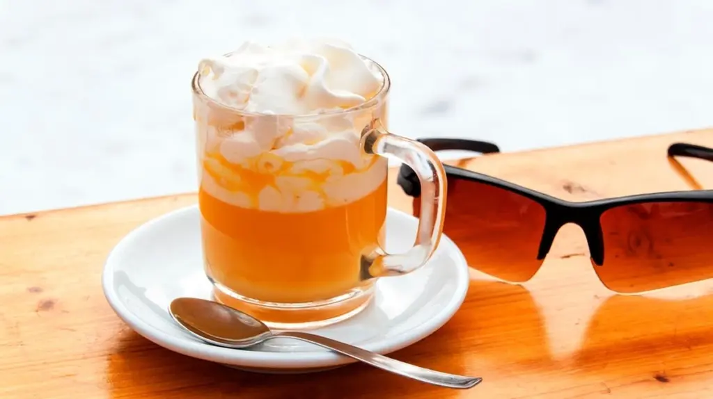 Gemütlicher Genuss: So zaubern Sie Bombardino mit Eierlikör und Sahne