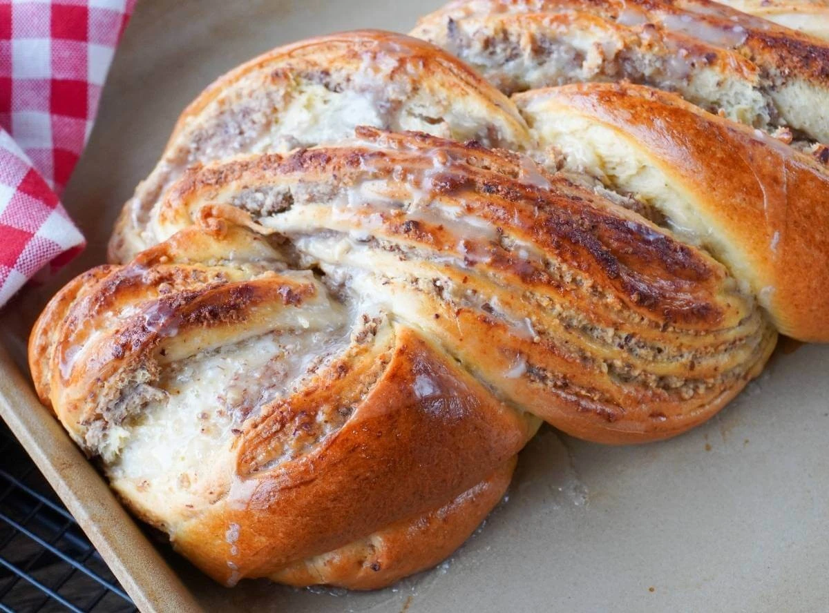 So flechten Sie den perfekten Nusszopf: Ein Rezept, das garantiert gelingt - image 1