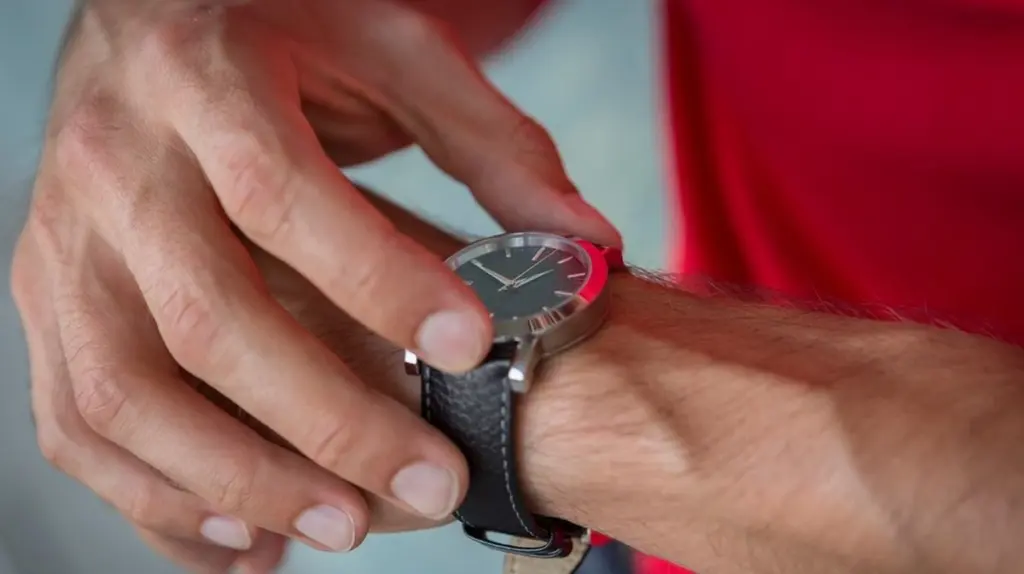 Warum wir 2026 wieder an der Uhr drehen: Sparen Sie eine Stunde Schlaf!