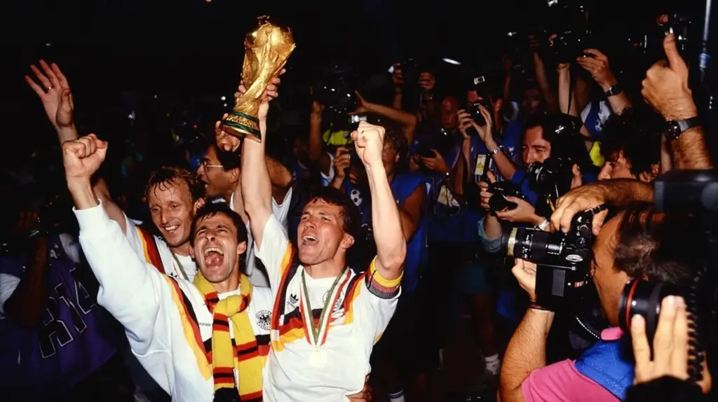 1990: Der magische Sommer, als Deutschland Weltmeister wurde – und die Mauer noch frisch fiel