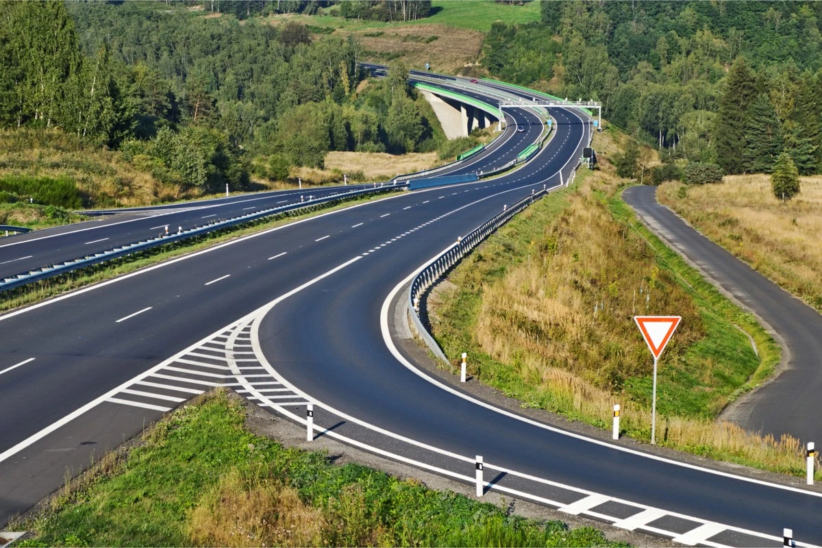 Autobahn-Einfahrt: Was tun, wenn der Beschleunigungsstreifen zu kurz ist? - image 1