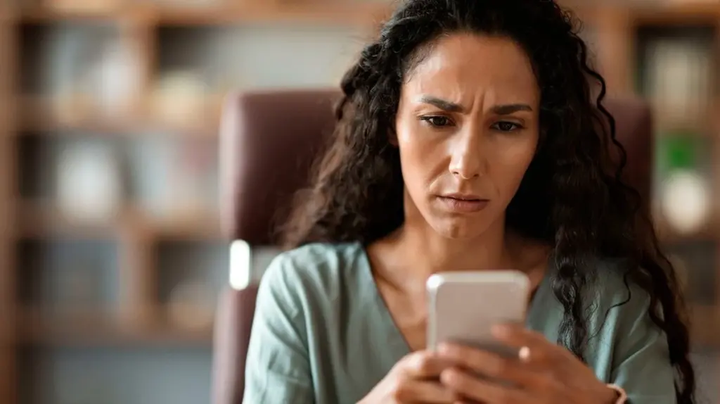 Mein Handy hört mich ab – Zufall oder geheime Überwachung?