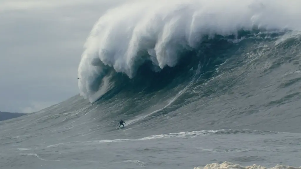 Nürnberger surft Monsterwellen: Die unglaubliche Jagd nach der 28-Meter-Gigantin