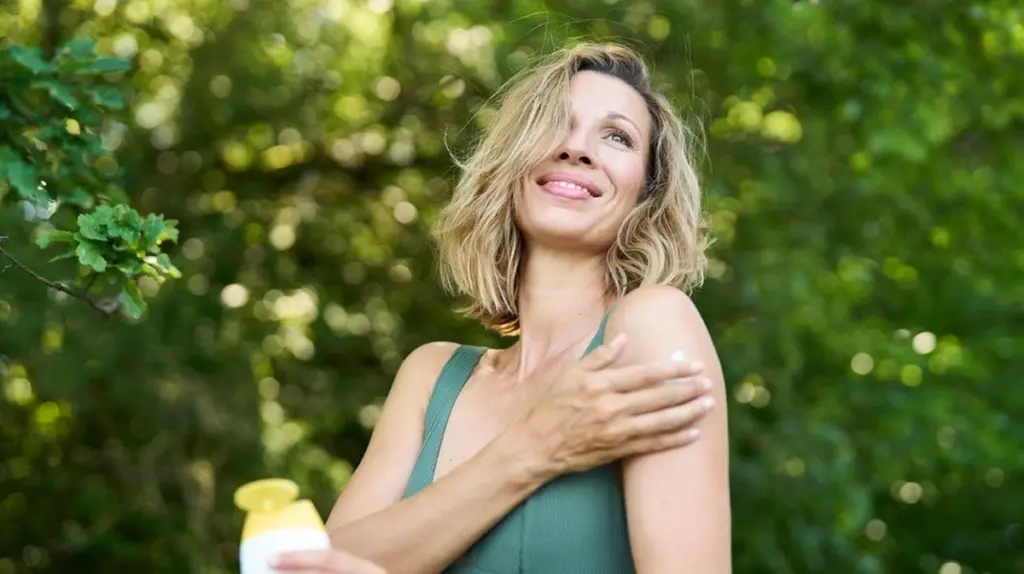 Sonnencreme vom Vorjahr: Diese 4 Anzeichen verraten, ob sie noch gut ist – oder besser in den Müll gehört