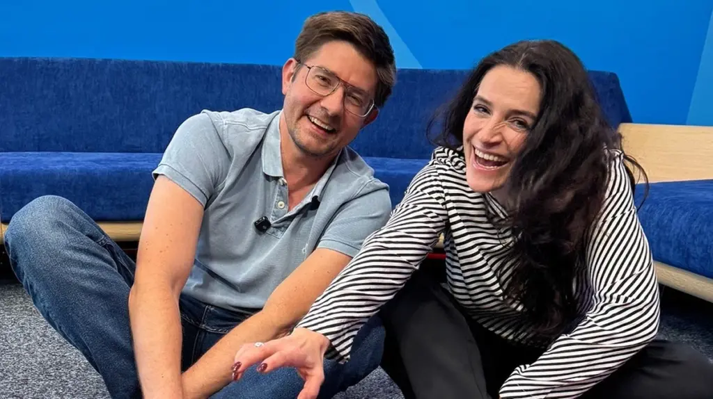 Wer steht schneller auf: Mann oder Frau im Schneidersitz?